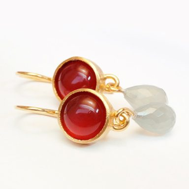 Runde Karneol-Ohrringe mit grauen Mondstein-Pampeln