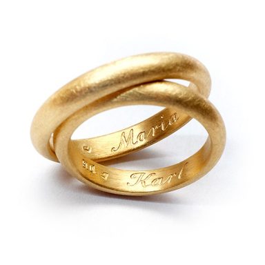 Handgravierte Eheringe aus zertifiziert fairem Gold