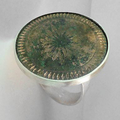 Silberring mit antikem Knopf