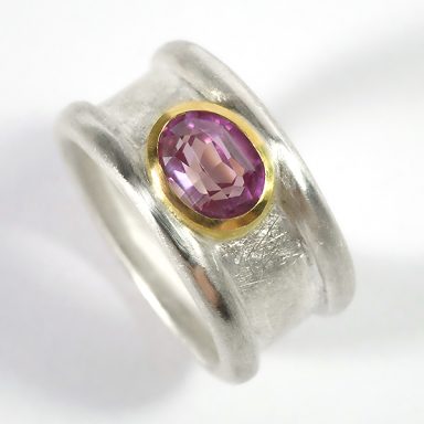 Silberring mit pinkfarbenem Edelstein