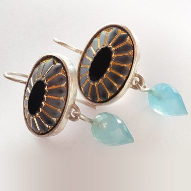 Ohrringe mit Überfang-Glassteinen