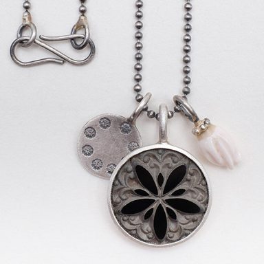 Feine Silberkette mit Sammelanhängern