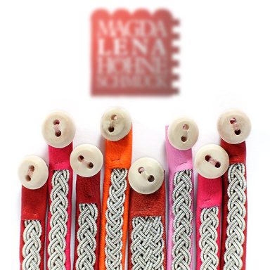 Sami-Armbänder in vielen Rottönen, sowie Längen und Breiten.