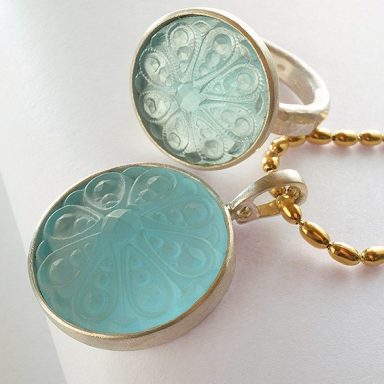 Wechselanhänger und Ring aus Silber mit hellblauen Glassteinen