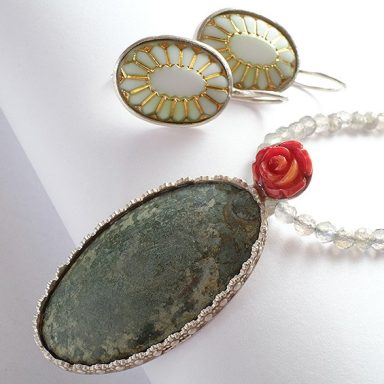 Schmuckset von Magdalena Höhne aus Kette mit Anhänger und Ohrringen