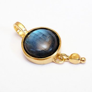Runder Labradorit-Anhänger in Gold